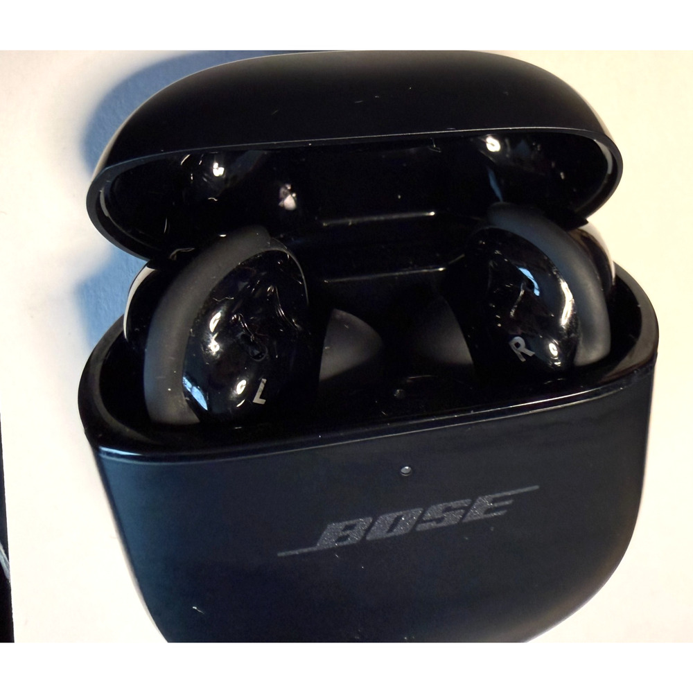 Bose QuietComfort Ultra Wireless Bluetooth Earbuds Black with All Components - Picture 3 of 11